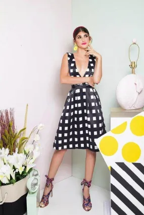 blue black and white print bold checkers deep v-cut pinafore dress-Yelin