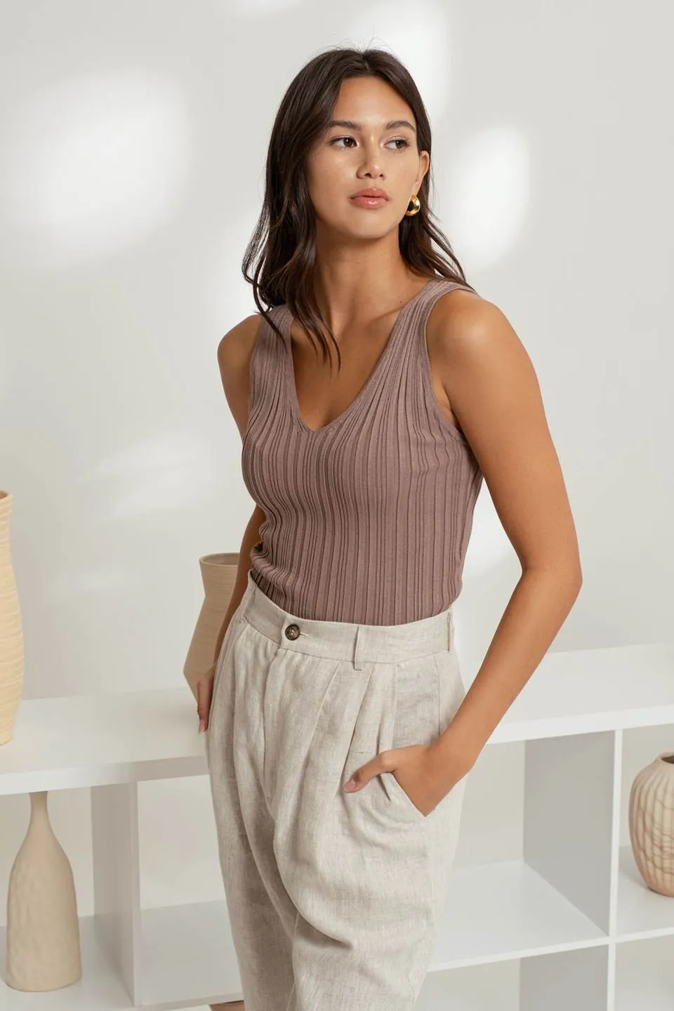 SLEEVELESS V NECK SWEATER KNIT TOP